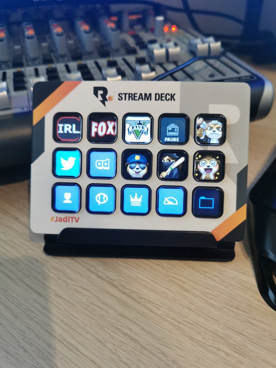 jadiitv's tweet photo. Übels niiice 😍😍 @elgatoDE @TeamRespawned  #Werbung https://t.co/fh30m7cTCc