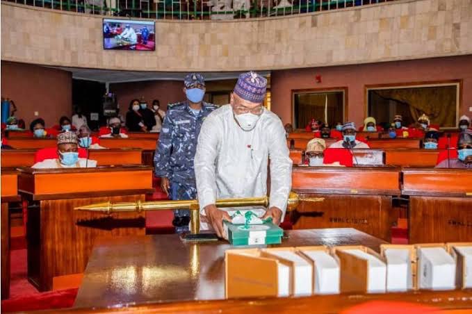 tobbiematthew's tweet photo. Democracy is referred to as the Government for the people. It is a new dawn in Kwara civil service as Gov Abdulrahman Abdulrazaq finally signal the readiness to pay the minimum wage. 

People first... ✍️ 

#KwaraBudgetProcess 
#Isenlo https://t.co/DNe7J3j74X