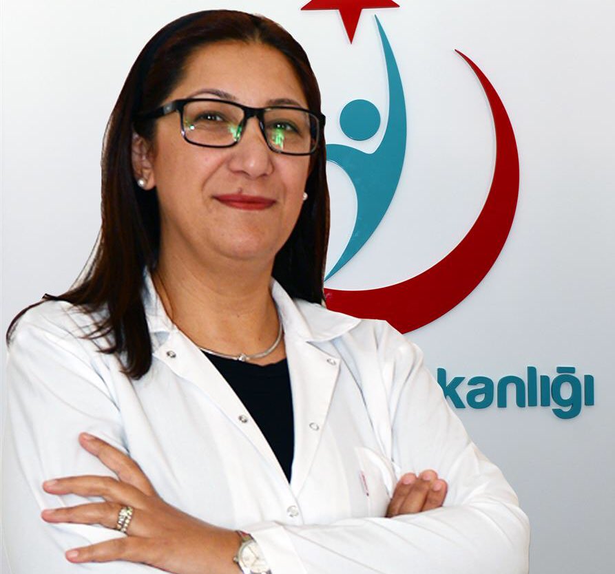 politicturk's tweet photo. Antalya Kumluca Devlet Hastanesi’nin Başhekimi Ayşegül Alkan, hastaya müdahale etmek için alt kata inen hemşireyi yerinde göremeyince, hemşireden A4 kağıdına 500 kere “Ben salağım görev yerimi terk ettim” yazmasını istedi https://t.co/Ovt8eMtVYz