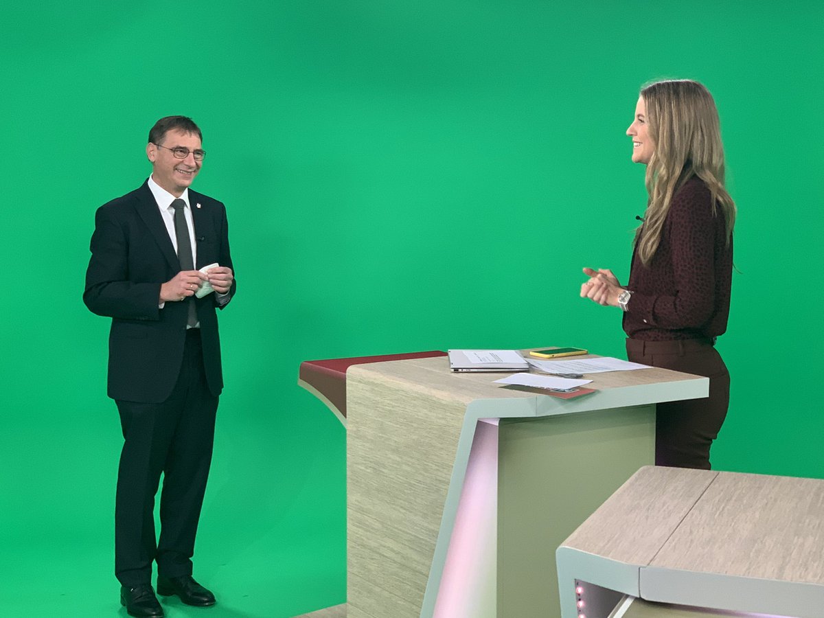 Unser Kirchenpräsident Volker Jung gleich im <a href="/hessenschau/">Hessenschau</a> - extra mit  <a href="/NewsfromJane/">Jennifer Sieglar</a> zur Situation der Kirchen vor #Weihnachten  in der #Corona-Pandemie: 
➡️ ekhn.de/aktuell/detail…