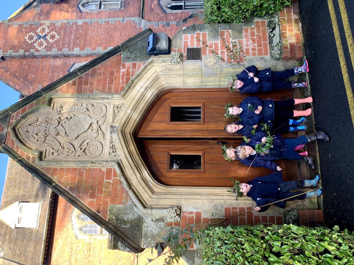 SGSPrep's tweet image. #SGSReception class kings and queens stormed ‘the castle’ this afternoon!!!
#SGSPrep #SGSBeSomeone