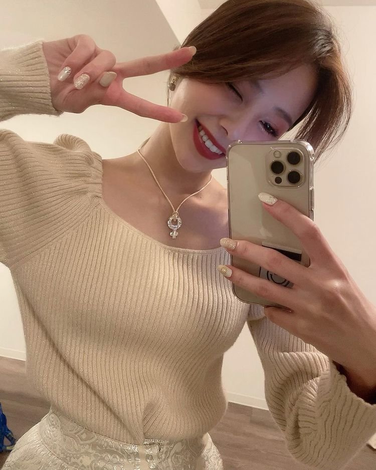 GalaxZtars's tweet photo. Mahiro attends a friend's birthday, her waist is so tiny
#zstars #zgirls #zboys #galaxz
#OnceImThere
#ItsChristmas
@zpop_official https://t.co/8PximRENGp