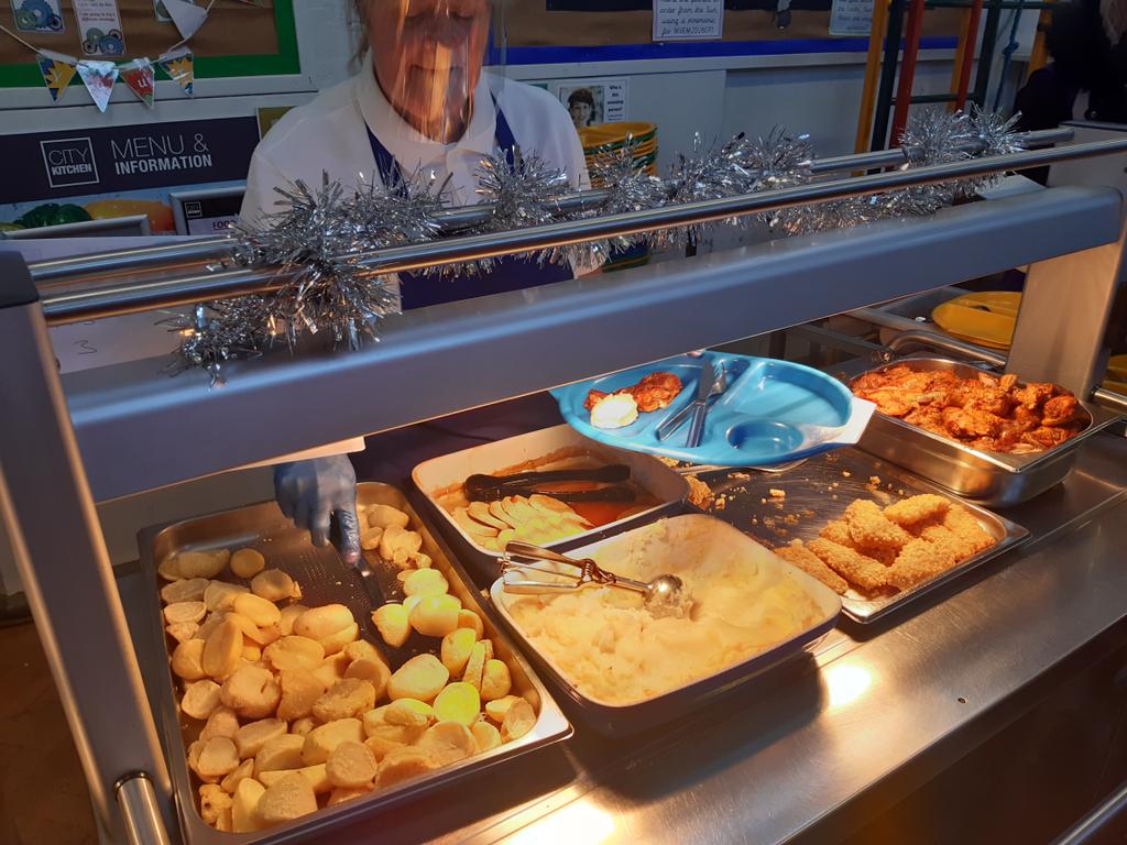 MrsEvans67's tweet photo. The best day of the year so far @AndertonPark . Thank you @maggie231069 and the wonderful kitchen team for the amazing Christmas dinner 🤩 https://t.co/08VkiJwUiU