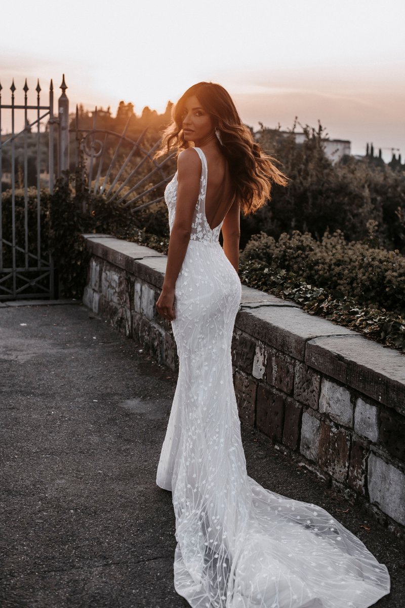 Meet Monia by @AllureBridals #E154 with a separate detachable train! ❤️ Walk-in anytime or make an appointment to try on this beauty: bit.ly/2Kxu7A0