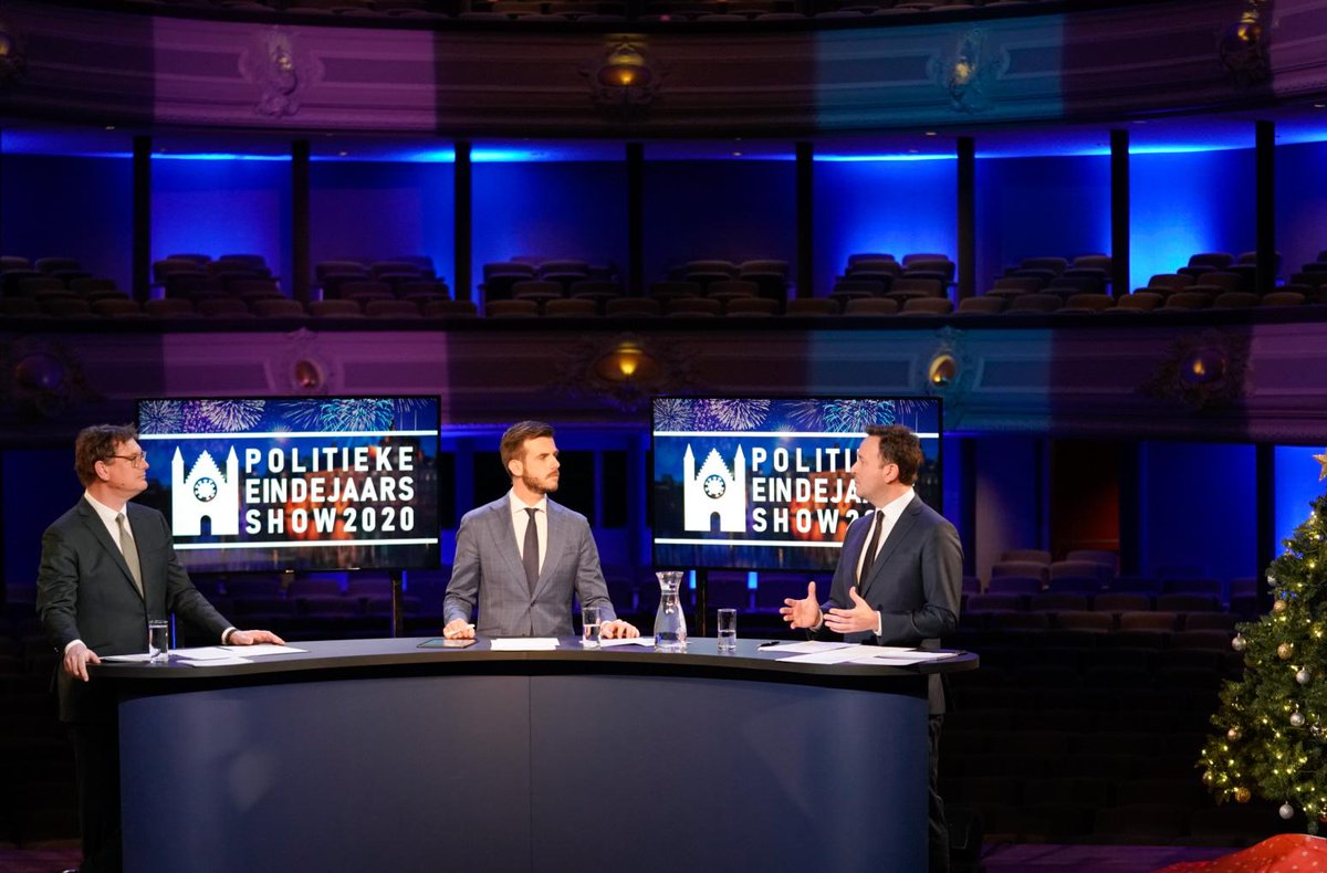 De Politieke EindejaarsShow is on! 🙌👇

📷 <a href="/FreekvdBergh/">Freek van den Bergh</a>