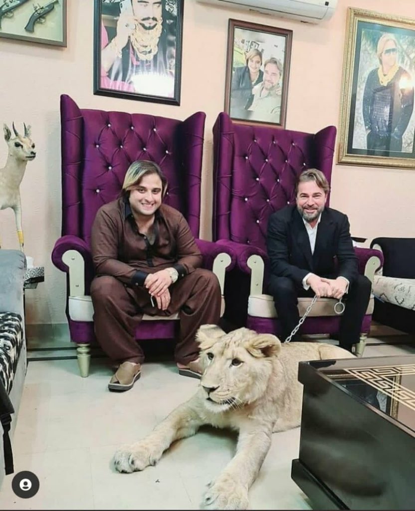 After a breathless trip to Lahore featuring lions and a chief minister, Mian Kashif and his personal ghaazi mixed friendship with business. “One million dollars and a South African bodyguard”, offered the Lahori larka. After all, Engin had given him a gold ring.
