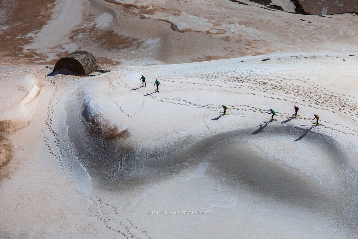 IGME1849's tweet photo. SE BUSCA APOYO CIUDADANO A LA CIENCIA. Nuestros compañeros @DavidPulidoVel1 y @ancollar hacen una llamada a montañeros y amigos de Sierra Nevada para tomar datos de nieve. Foto:@LuisOrdóñez. Participa aquí: https://t.co/wWXIlvJcJ9 https://t.co/eutZsjgeis