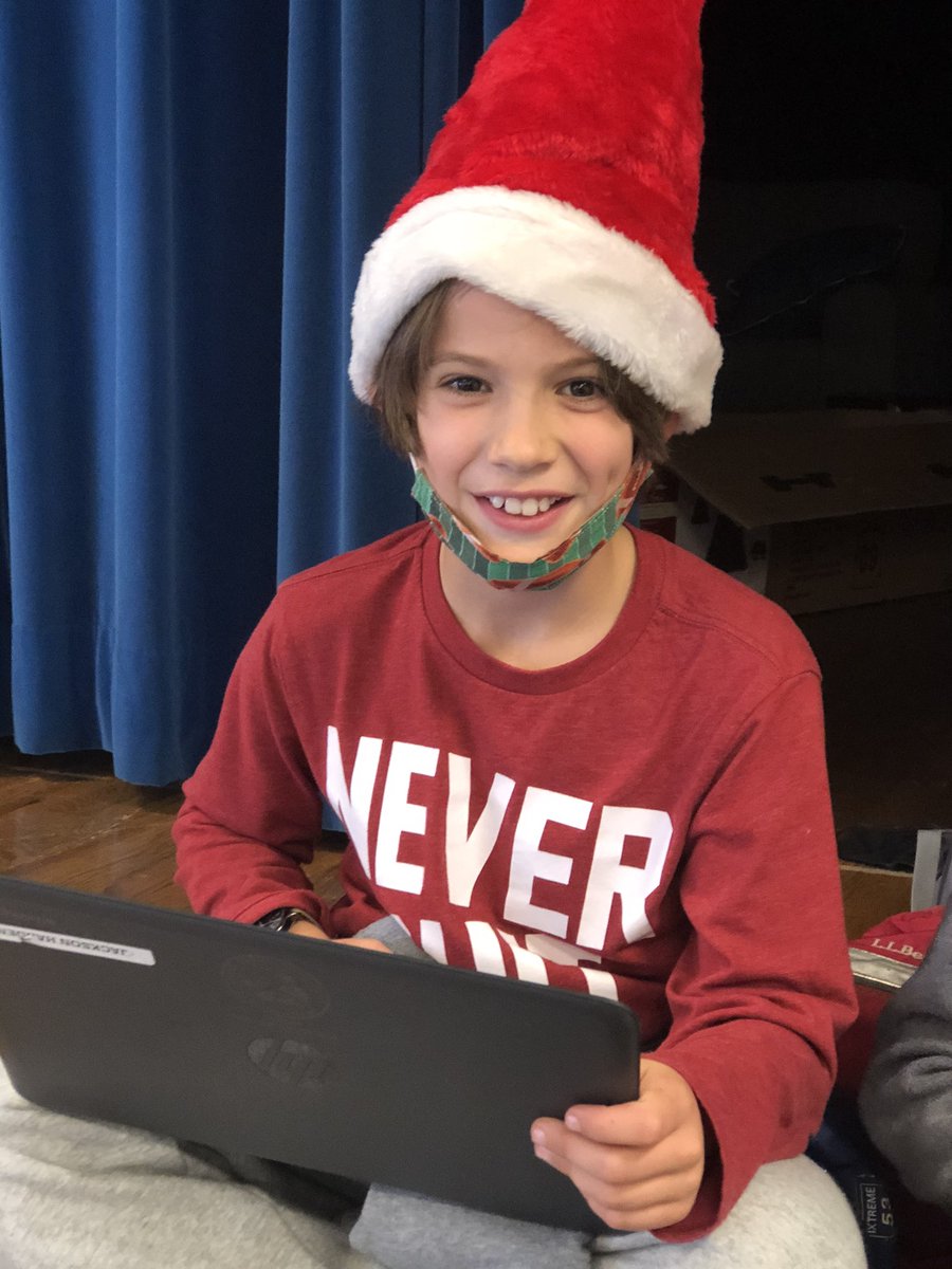 ElmSt5th's tweet photo. Loads of cute faces today in 5th grade! #santadayatElm https://t.co/PefDOy8i6z