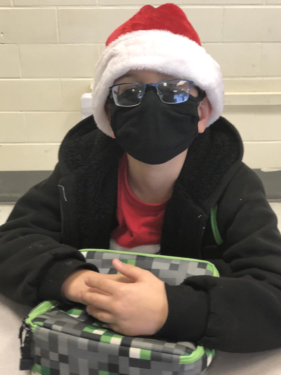 ElmSt5th's tweet photo. Loads of cute faces today in 5th grade! #santadayatElm https://t.co/PefDOy8i6z