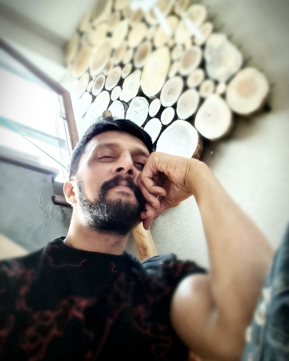 KicchaSudeep's tweet photo. Be sorted...
Be happy..
Be,,,,you. https://t.co/ExEv0WJI5g