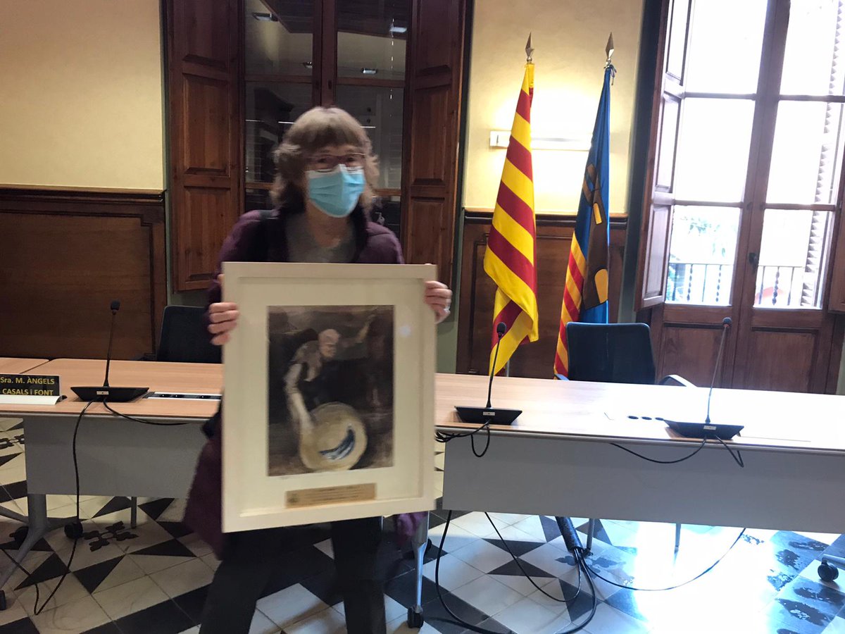 AjTorello's tweet photo. Aquest migdia, s'ha fet a la Sala Noble de Can Parrella, un acte de reconeixement a la doctora Maria Àngels Casals, amb motiu de la seva jubilació el passat mes de novembre i després de 33 anys de treball al CAP de Torelló i de dedicació a la gent. https://t.co/WIvBJLg8aD