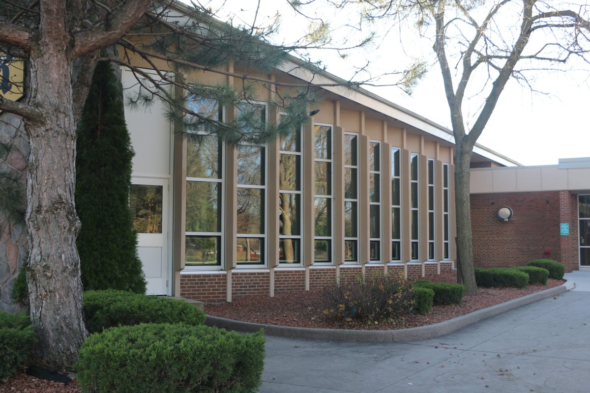 JPTArchitects's tweet photo. Riverside Secondary School Renovations - https://t.co/uUvn4PWDNA - Built in 1964, Riverside Secondary School was due for a complete window replacement.  Due to failing energy scores, the 198,000 sf school required new high-performance glazing systems to address the multiple su... https://t.co/UYEcQnHfXh
