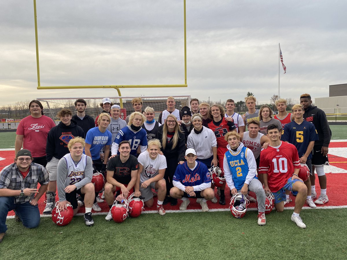 2020 team photo or injury squad photo? If you ever visited the AT Room you’ll know it was unfortunately the later. This group truly had to overcome more injuries than I can even count and yet still prevailed. Today especially I’m missing this crew a little extra!🐾❤️
