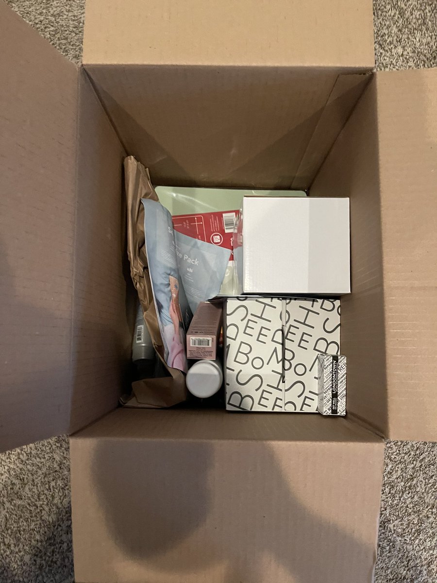 easmith850's tweet image. @FabFitFun thanks for the unboxing. You really stepped it up a notch 🤦‍♀️#unboxingfail #whathappened