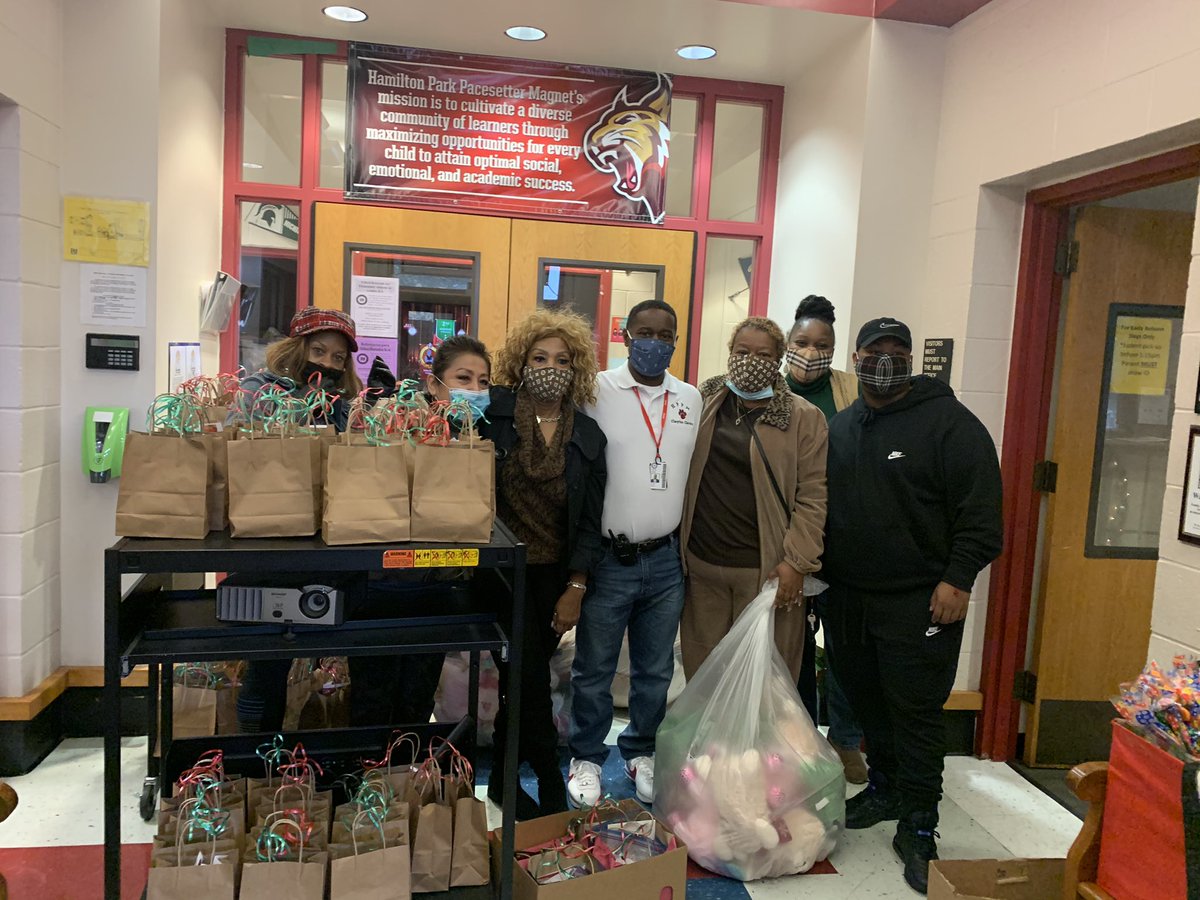 cclaridy729's tweet photo. Thank you @hparkumc for the gift bags and stuffed animals for our students. We really appreciate it. @HPPMBobcats https://t.co/bZb47Jo1Uw