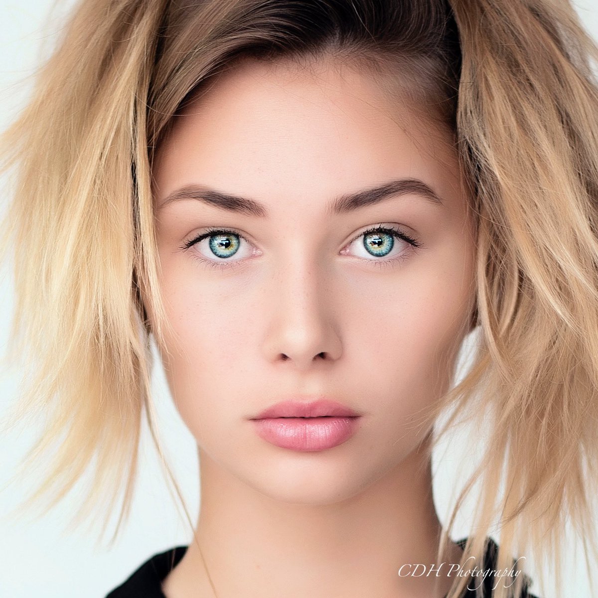 cdhphotoFL's tweet photo. What did I do? #magicofmakeup #photoshopedit #photoshopediting #photoshoplightroom 
 #photographer #photooftheday #photoshoot #PhotoEditing #photographer #model #challenge #findthechanges https://t.co/Xo58csDv1r