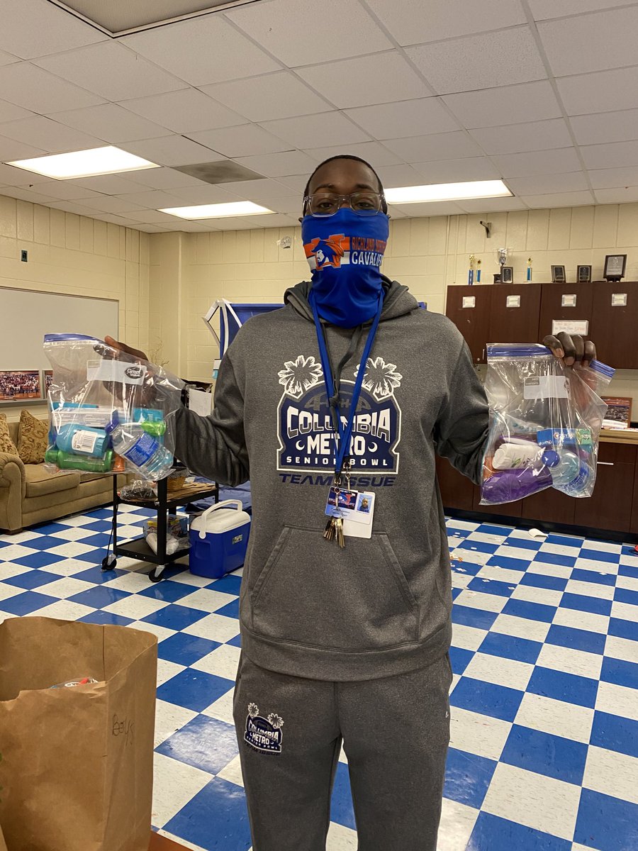 Thank you ⁦<a href="/RNE_Football/">Richland Northeast High School Football</a>⁩ and ⁦<a href="/KoachRich9/">William Richardson</a>⁩  for your generous donation of toiletries for the homeless. Way to give back🧡💙💪🏾⁦<a href="/RNECavaliers/">Richland Northeast HS</a>⁩ ⁦<a href="/northeaststugov/">RNE Student Activities</a>⁩ ⁦<a href="/mark1_sims/">Mark Sims</a>⁩ #WinterWishes