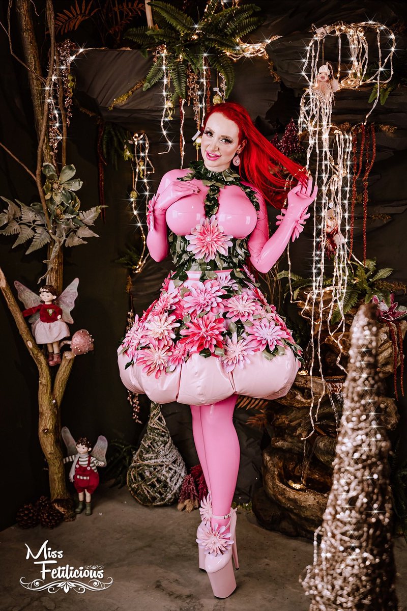 MFetilicious's tweet photo. Fairytale 🧚‍♀️ 🌸

Picture: Kenza Photography
Catsuit, corset &amp; gloves: @FantasticRubber 
Flower outfit: made by me 
Polish: @beGLOSS 

#latexx #rubber #christmas #latexcatsuit #latexfetish #latexmodel #latexfashion #latexgirl #latexlove #latexqueen #latexbeauty #latexdoll #fairy https://t.co/GAUYubpnC8