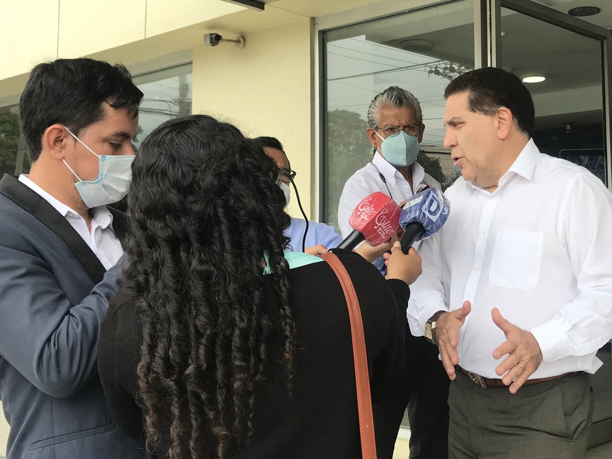 A los candidatos a La Presidencia y a la asamblea , Pedimos que cuando lleguen , investiguen a la banca pública , <a href="/CFN_ECUADOR/">Corporación Financiera Nacional B.P.</a> Cuál es el afán de no ayudar al sector turístico? 
Será para que la empresas caigan Mora ?
Será que desean que vaya a Coactiva? <a href="/Lenin/">Lenín Moreno</a> <a href="/PradoHolguin/">Rosi Prado De Holguín</a>