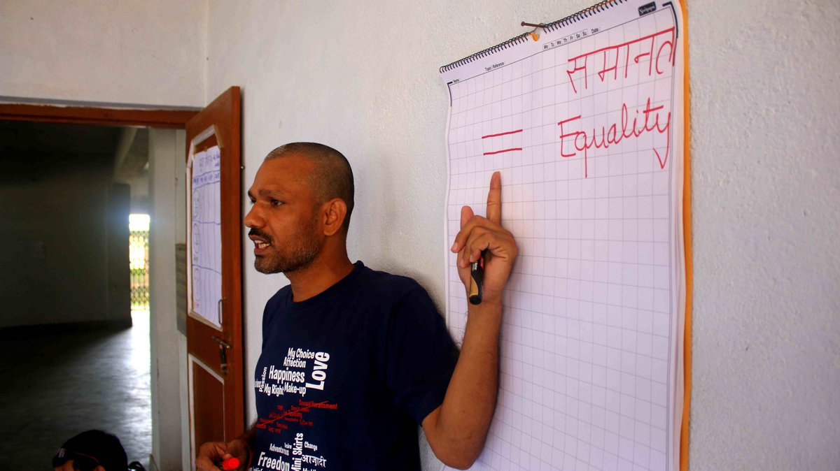 Notice Pictures tweet media