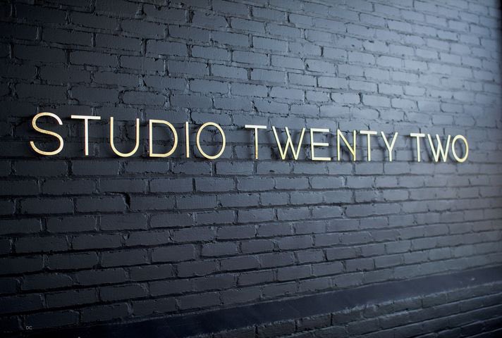StudioTwentyTwo's tweet image. As 2020 comes to a close, we will be bidding farewell to our studio space. Bigger + brighter in the new year and we’re selling our inventory off this weekend at a Closeout Sale! 
12/19 + 12/20
10am to 7pm
By Appointment Only 
#vintagemodern #hollywoodregency #interiors #ShopSmall