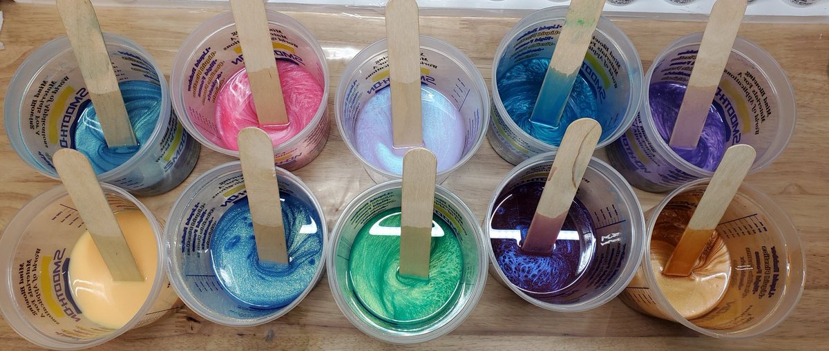 strangebedfella's tweet photo. Okay, our after lunch #SBShopDay group activity is that all 5 people here today randomly mixed 2 colors and we shuffled them around into 3 pallettes for pouring toys!
Me, Avery, and Steve will all pour one set of colors and hope for the best! https://t.co/xrpbmM0W0p
