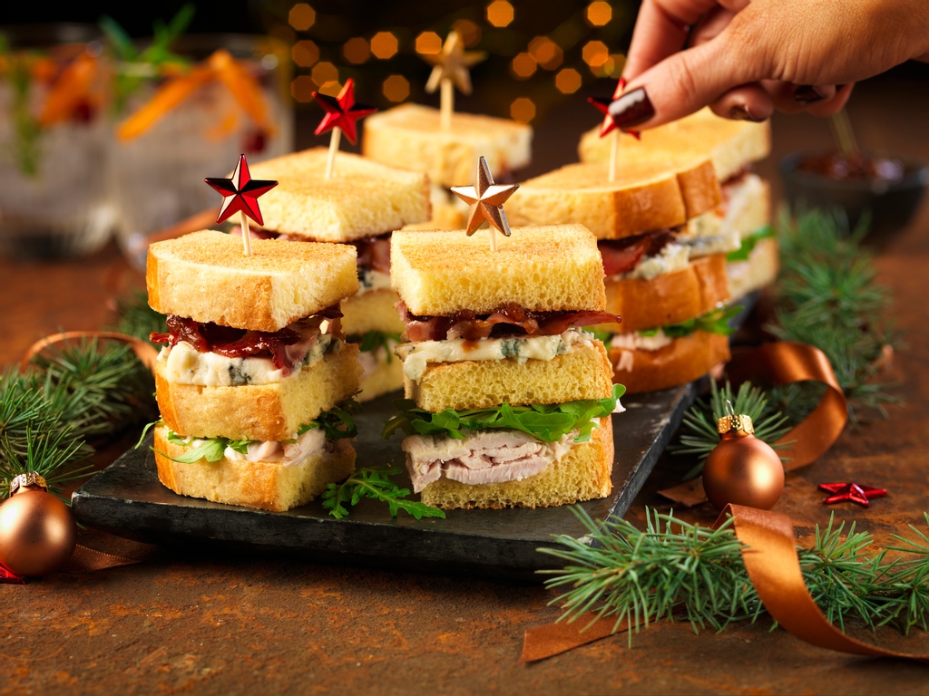 The Holidays are right around the corner and we are ready for all the Christmas food! 

However you’re celebrating this year, we have plenty of festive recipes in store for you, like small Christmassy bites for those video parties and in-between snacks.