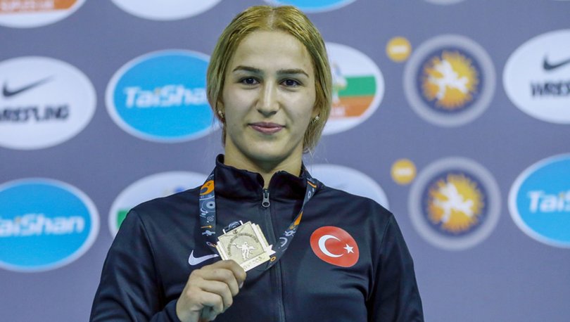 Sırbistan'da düzenlenen Bireysel Güreş Dünya Kupası'nda milli sporcumuz Buse Tosun, kadınlar 72 kiloda gümüş madalyanın sahibi oldu.Tebrikler!🇹🇷 🤼‍♀️ 👏🏻