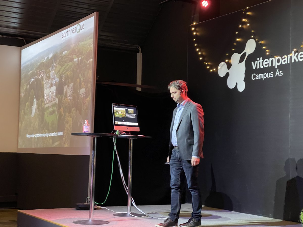 EarthresQ's tweet photo. Andre del av vår kick-off fokuserte på earthresQue prosjektet. Hilmar Sævarsson, styreleder snakket om samfunnsutfordringer som er relevante for prosjektet, Helen French, senterleder snakket om ambisjoner og innhold og Gudny Okkenhaug, nestleder snakket om forskningsaktiviteter. https://t.co/vDIC233Jot