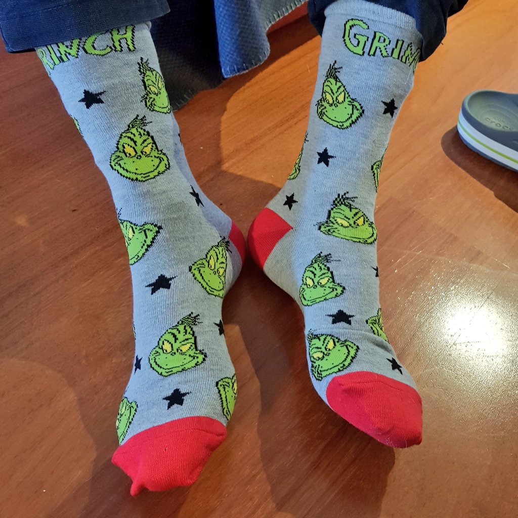 AlexFindichgut's tweet photo. #Twittertuerchen 15/24 gibt mir zu denken... Was will der Ehemann mir mir diesen Socken sagen? https://t.co/fLGokGn91U
