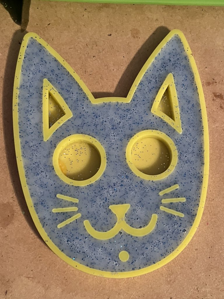 pennell_chelsea's tweet image. Trying something new! Then again most of what I’m trying is new to me 😅 white resin with blue glitter and silver stars! Really looking forward to how this turns out!
#ResinArt #KittyKeychains #WhiteBlueSilver