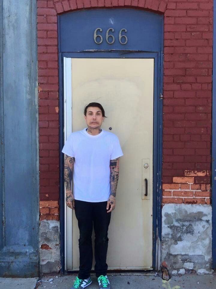 tiny frank iero a thread