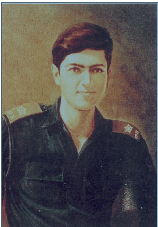 It was 16th Dec 1971 when a 21-Year-old braveheart,2nd Lt Arun Khetarpal who single-handedly defeated 7 Pak Tanks & passed into legend. On the same day that the 2nd Lt breathed his last, the  #Pakistan Army signed the Instrument of Surrender & the war was won. #VijayDiwas. (1/14)