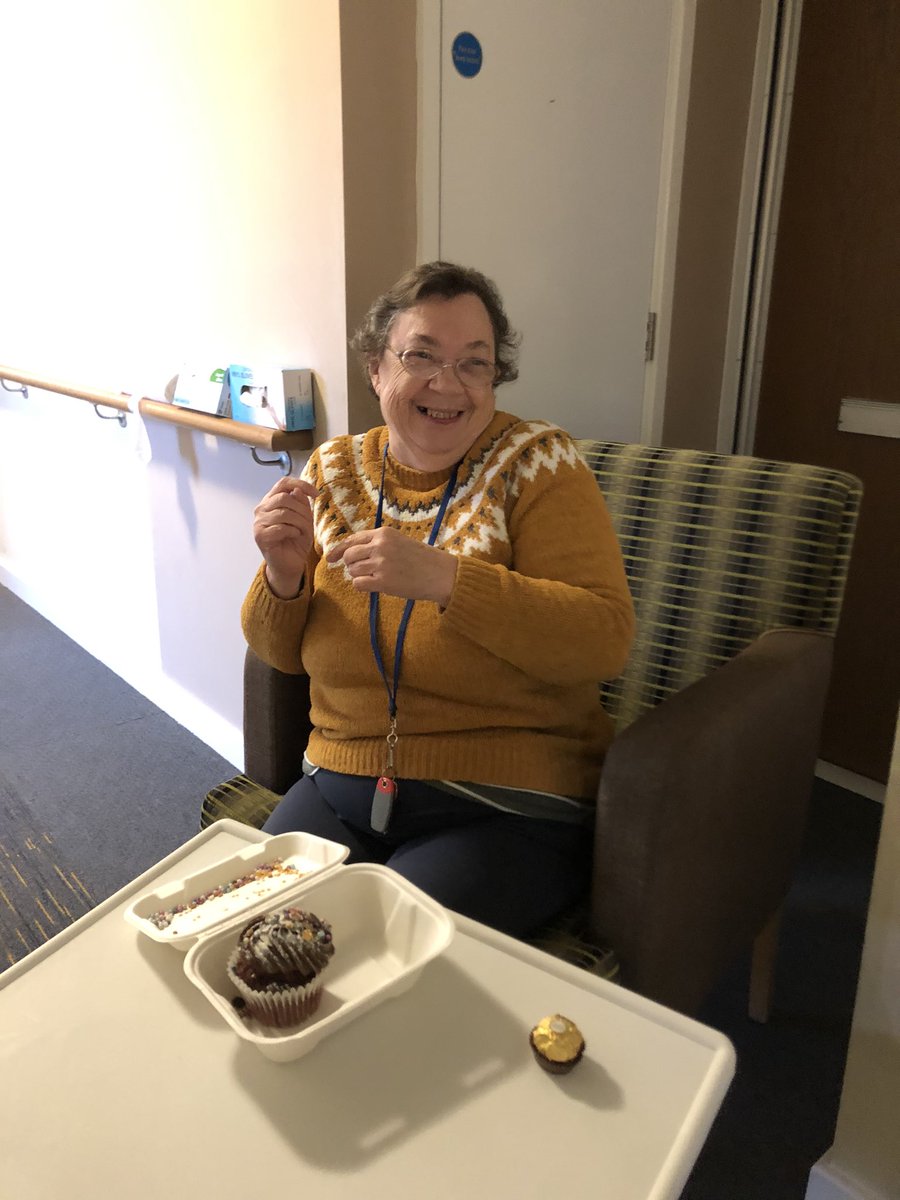 ColinPickles6's tweet photo. Cupcake decorating on your doorstep. Tenants creating their own delicious masterpieces! @ForHousing @Dawnpspeed @LanghorneNikki @Hannah3Ford3 https://t.co/2pISmcOP6l