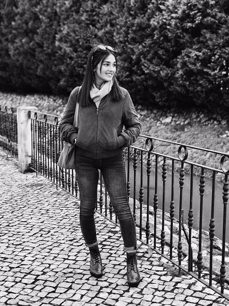 “Que eres lo que tienes y tienes lo que mereces. Vives, ganas, pierdes. Dicen que es así”