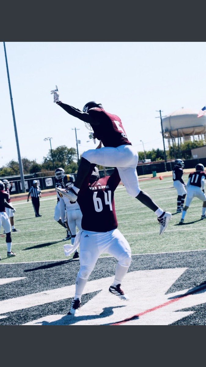 marquellus2's tweet photo. Blessed to say I’ve gotten my 1st offer from the university of McMurry @cca_nuwanda @CoachDockeryMCM @CoachUpshaw98 💪💪 https://t.co/xc2j5TKahQ