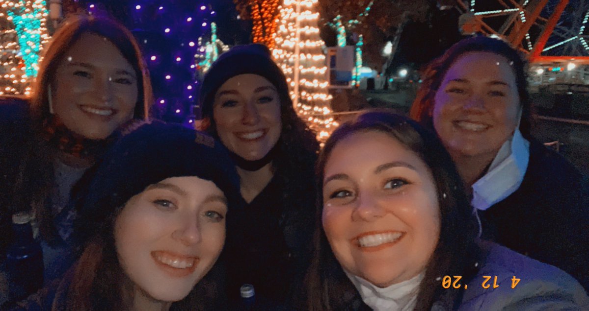 Hayley_Sorg's tweet photo. Happy Holiday’s from ur favorite 🎳 friend group! ❤️🎄🎅🏼 #bestfriends #hella https://t.co/ueEVdVgVop