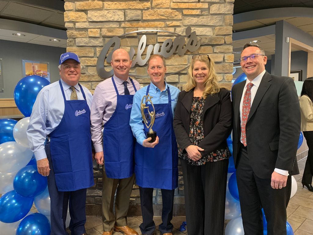 Lincolnshire_IL's tweet image. On the second day of business, Lincolnshire gave to me – a turtle sundae from Culver’s! Swing by to say “Hi” to Kevin Weasler and the “True Blue Crew” at @culvers for dessert tonight. Open 10 a.m. – 10 p.m. #12DaysOfBusiness #LincolnshireStrong #shopsmall 🍦