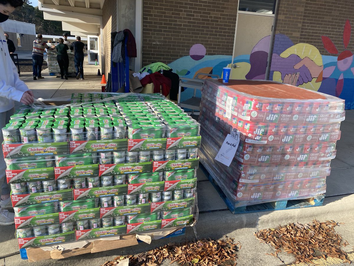 We still have alllllllll this left to move, plus everything that's already inside &ndash; bei  Lakewood Elementary School