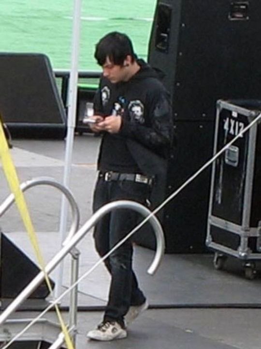 tiny frank iero a thread