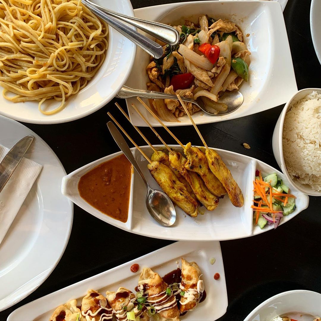 thesfpeninsula's tweet photo. A4. Yum! @coconut_bay in #Burlingame serves some of the best and most authentic #thai food in San Mateo County &amp; Silicon Valley! #TBINChat #TravelMemories @Foodtravelist https://t.co/C0laNkftNZ