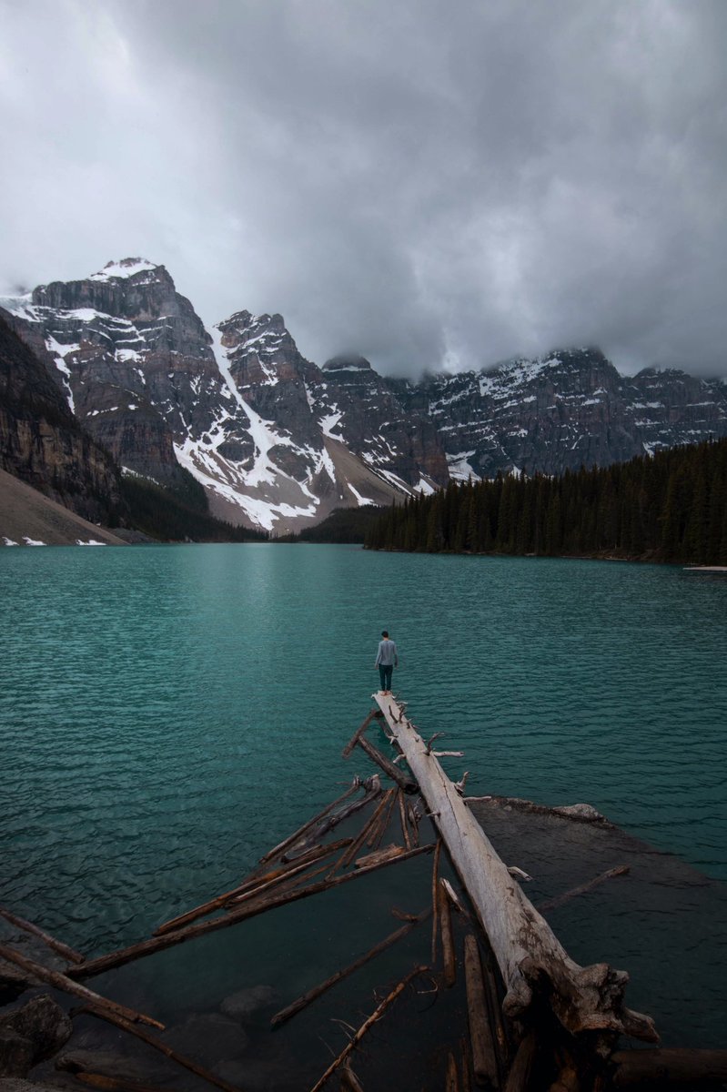 BraydonBooth's tweet photo. Water in Western Canada looks like blue paint https://t.co/3ZXUXcQixw
