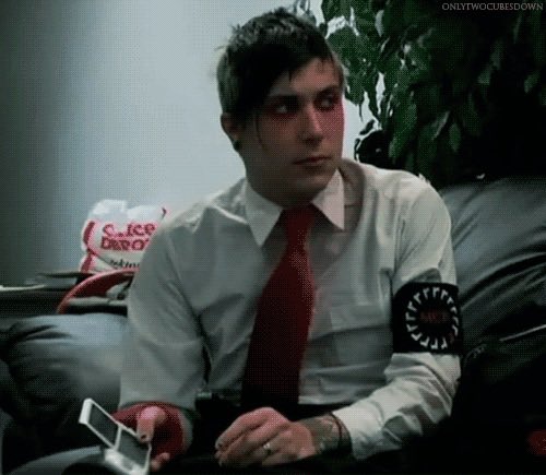 tiny frank iero a thread