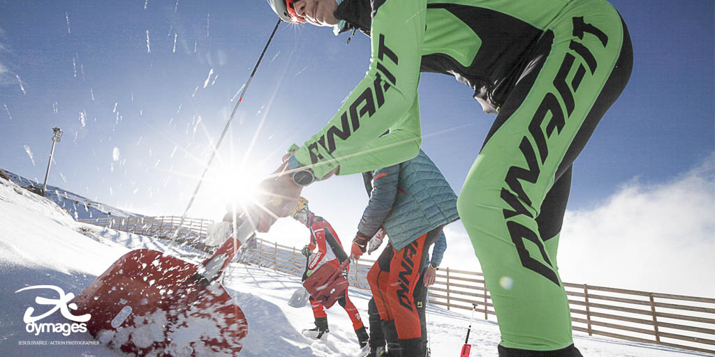 Hoy la acción estaba bajo la nieve. #Formación y seguridad van de la mano. No todo va ser mejorar la técnica de ascenso y descenso.  
#nivologia #avalanchas #seguridad #PlanNacionalTecnificacionDeportiva #skimo