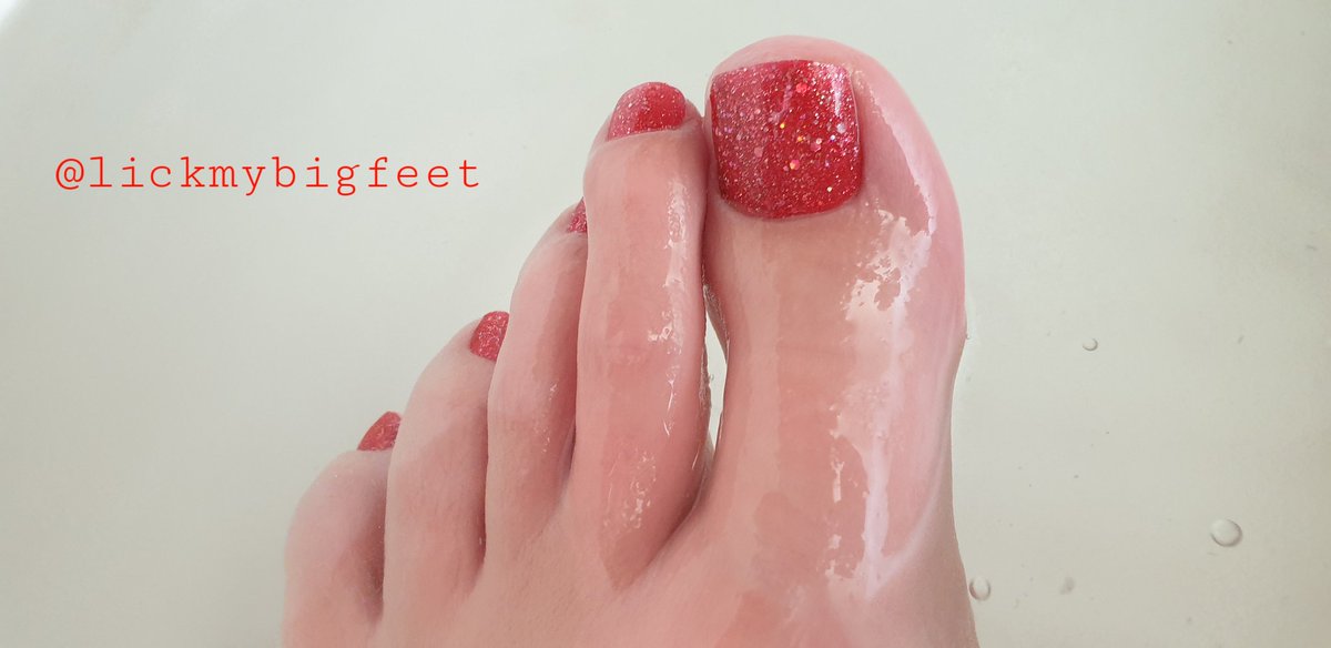 lickmybigfeet's tweet photo. What do you think of my wet toes? 

#wettoes #soakedtoes #bathtoes #longtoesaresexy #longtoes #longtoefetish #bigtoelovers #bigtoepose #wetfeet #tuesdaytoes #toetime #suckmytoes #toequeen #toesofinstagram #instafeet #instatoes #cutetoes #pieds #pés #footsub https://t.co/unfV67g8et