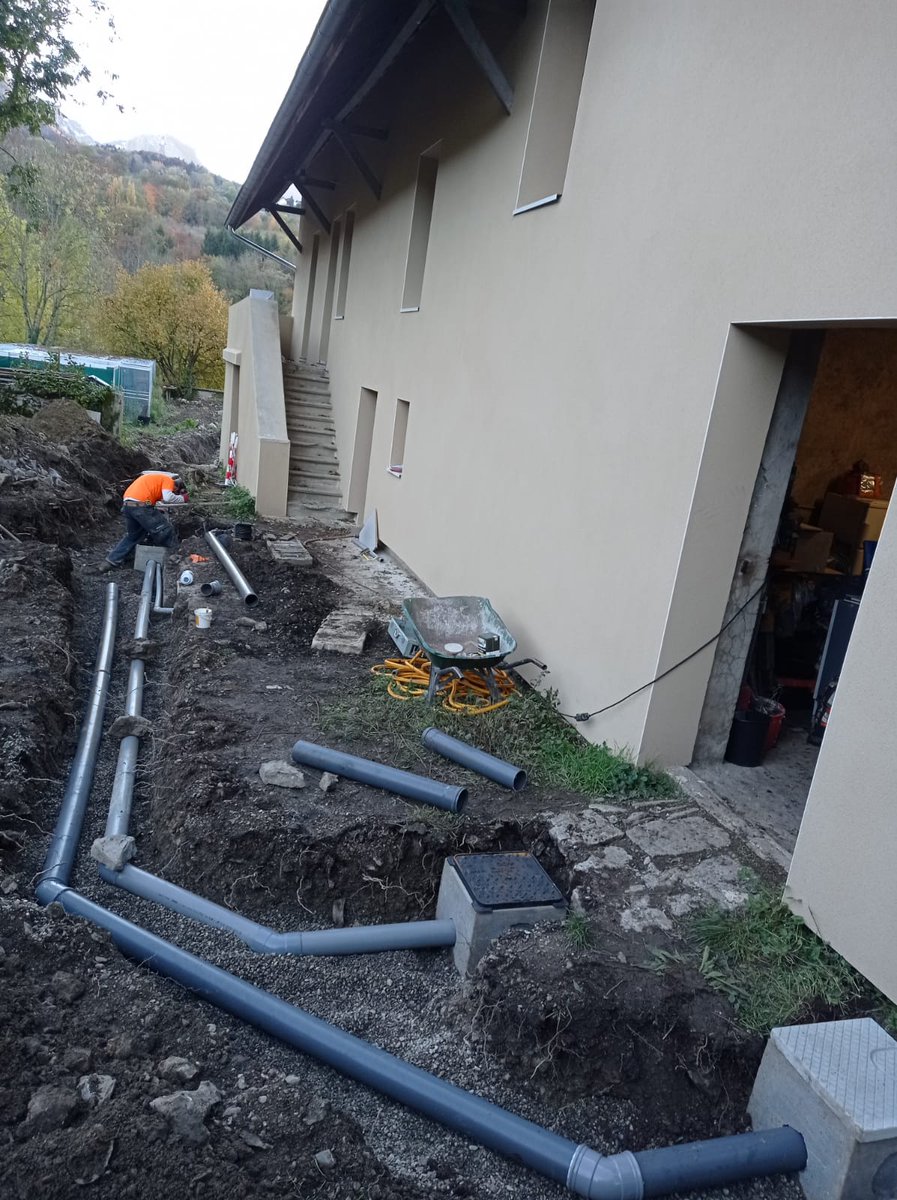 Malgré le confinement nous avons continué les travaux au ralenti : montage de box, phyto-épuration, travaux intérieurs.... Objectif : réouverture complète en avril 2021 ! #travaux #AnimalRescue #biodiversite