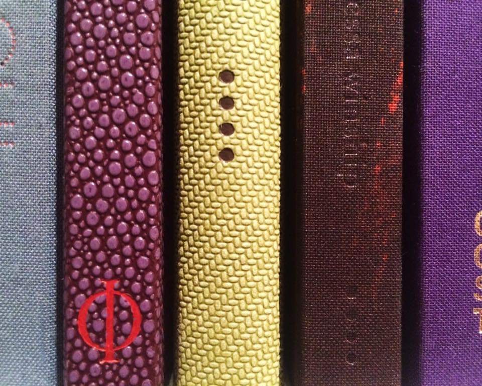 Decided to do a 100 tweets  @threadapalooza style.Let’s get out of this all-things-tech-town through narratives, physicality, endless intimacy, Japanese bindings, gossip, drama, limited supply, and unlimited visual power of photobooks.