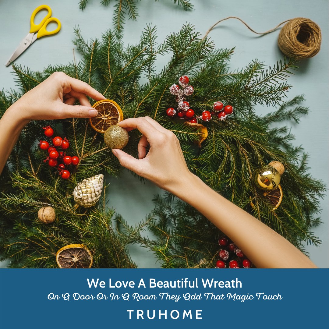 Classic evergreen? Modern and sleek? What kind of wreath do you prefer? Finding the perfect wreath for your #yeg home is a great way to enhance the #curbappeal. buff.ly/346WaKA
