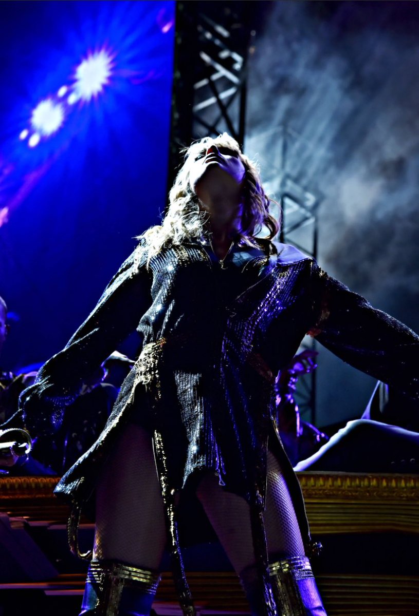 Taylor Swift as Harry Potter’s houses  a thread