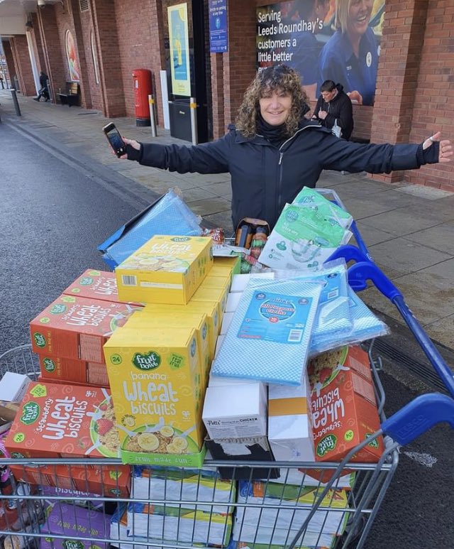 tinytinatea's tweet photo. @tesco community food pick up for local struggling people with @freedom_4_girls #periodpad delivery thanks @homelessstreet angels 🥰 @HomelessPeriodD @LawrensonGrace @CllrSalmaArif @kaneezkhan31 https://t.co/NAlBF9GUCD